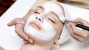 Perbedaan Facial Wash, Facial Scrub dan Facial Mask